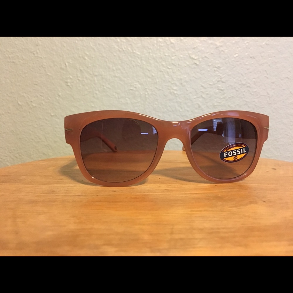 FOSSIL WOMEN’S SUNGLASSES IN BEIGE